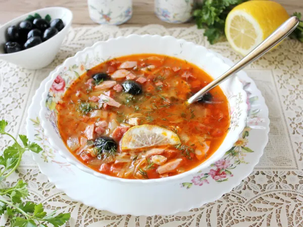 Фото готового блюда: Солянка сборная мясная с капустой и картошкой