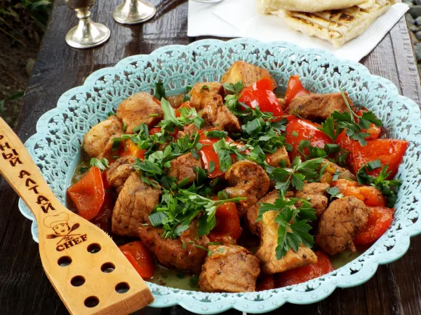 Фото готового блюда: Свинина в казане на костре