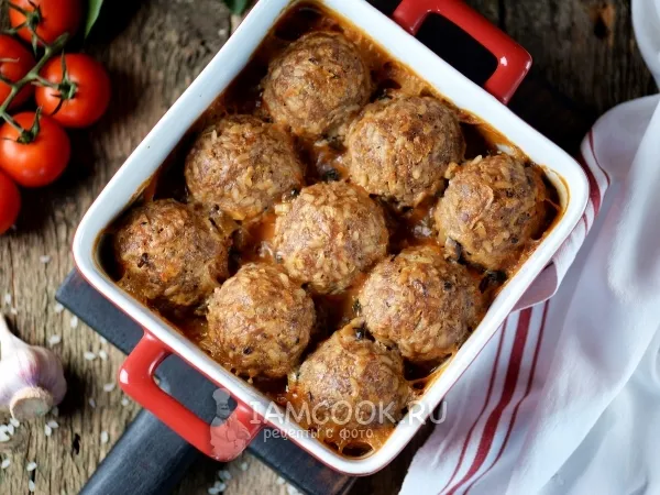 Фото готового блюда: Тефтели с рисом в духовке с подливкой