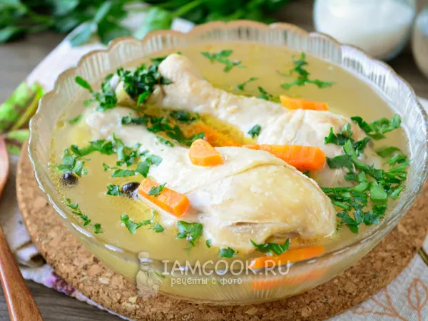 Фото готового блюда: Куриный бульон с луком и морковью