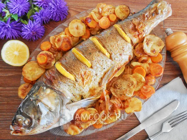 Фото блюда: Толстолобик целиком в фольге в духовке