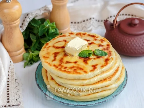 Фото блюда: Лепёшки с сыром и зеленью на сковороде