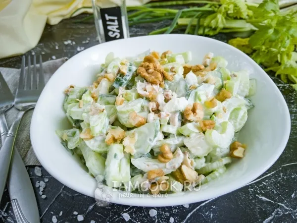 Фото блюда: Салат с сельдереем и огурцом