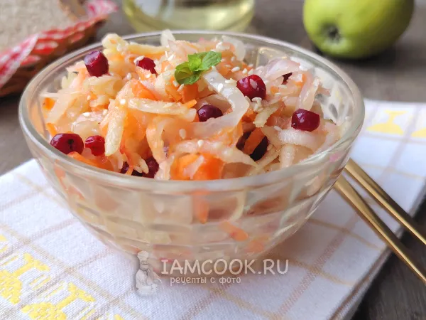 Фото блюда: Салат из квашеной капусты с клюквой