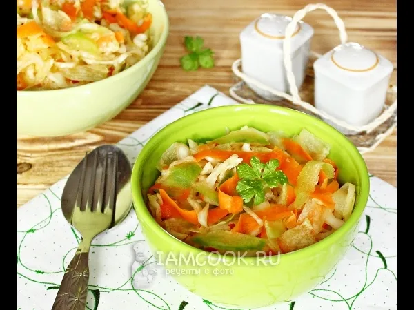 Фото готового блюда: Салат из капусты с морковью и редькой