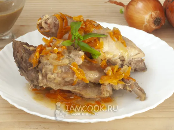 Фото готового блюда: Тушеный кролик с луком и морковью в мультиварке