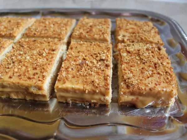 Фото блюда: Медовые пирожные со сгущенкой