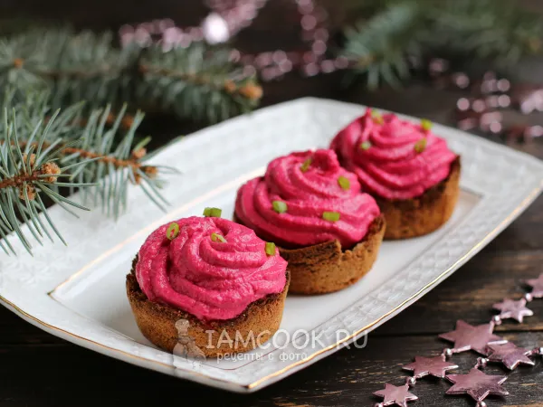 Фото блюда: Канапе «Селедочка под свекольным муссом»
