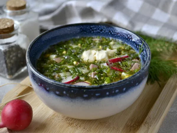 Фото блюда: Окрошка на квасе с колбасой и майонезом