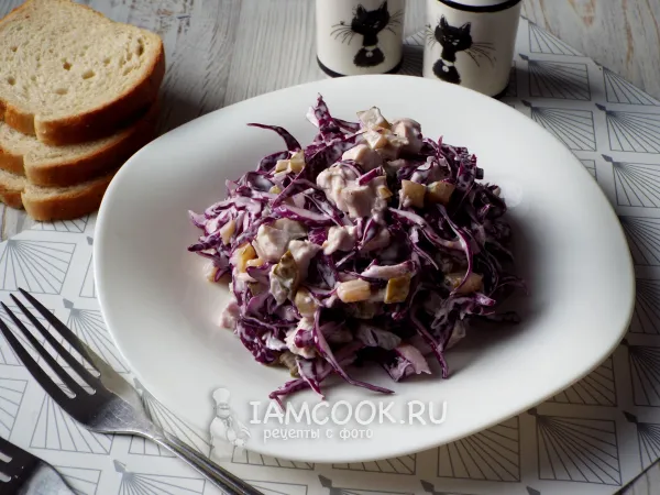 Фото готового блюда: Салат из красной капусты с курицей