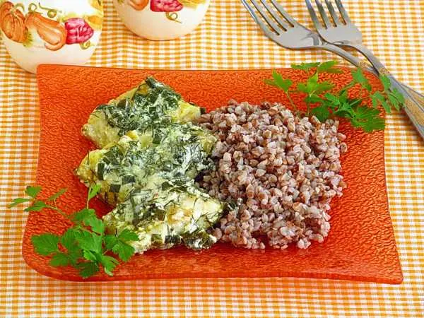 Фото блюда: Толстолобик, тушёный в укропно-луковом соусе