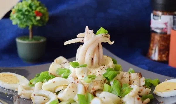 Фото блюда: Салат с кальмаром, огурцом и яйцом