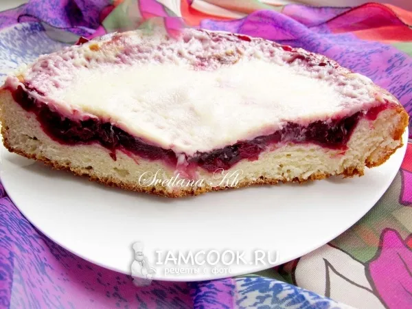 Фото готового блюда: Дрожжевой пирог с вишней