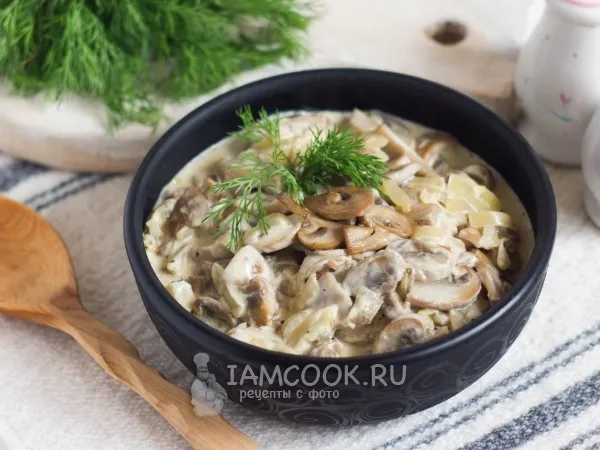Фото готового блюда: Жареные шампиньоны со сметаной