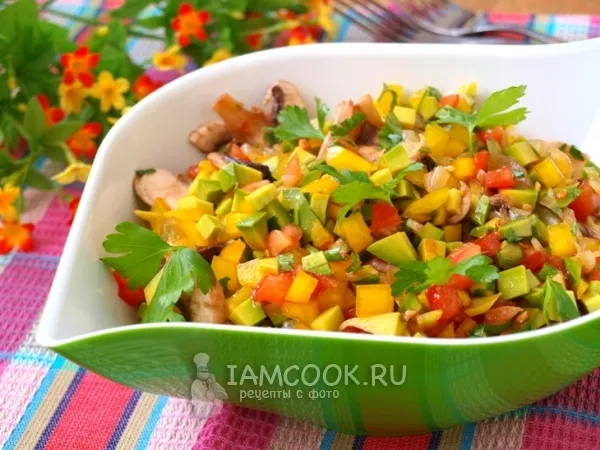 Фото готового блюда: Салат из авокадо с грибами