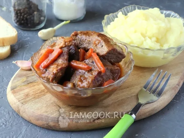 Фото готового блюда: Тушеная говядина крупными кусками с подливкой