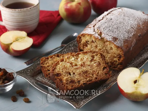 Фото готового блюда: Манный кекс с изюмом и яблоками