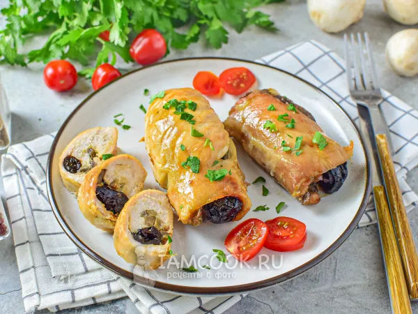 Фото блюда: Куриные рулетики с черносливом и грибами