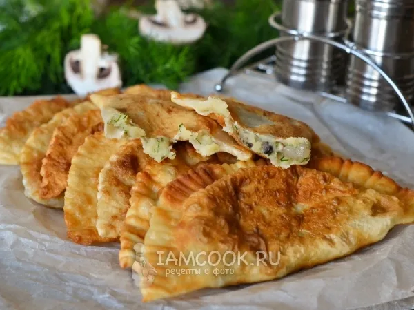 Фото готового блюда: Постные чебуреки с картошкой и грибами