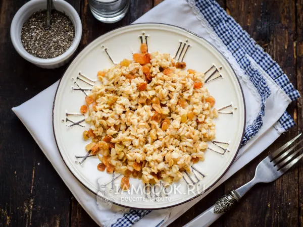 Фото блюда: Овсяная каша на воде с изюмом