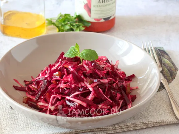 Фото блюда: Салат из свеклы и маринованных огурцов с капустой