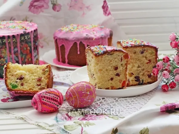 Фото готового блюда: Кулич с вяленой вишней и миндалем на Пасху