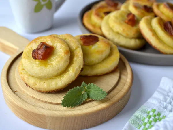 Фото готового блюда: Ватрушки «Лакомка» с творогом