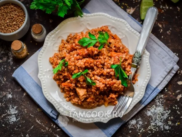 Фото готового блюда: Свинина с гречкой в томатном соусе