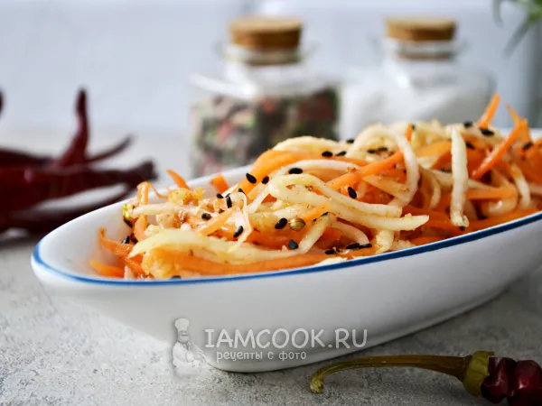 Фото готового блюда: Салат из дайкона с морковью по-корейски
