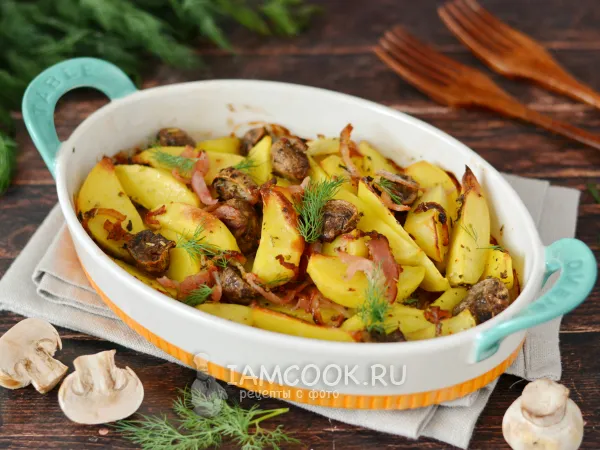 Фото готового блюда: Картошка с беконом и грибами в духовке