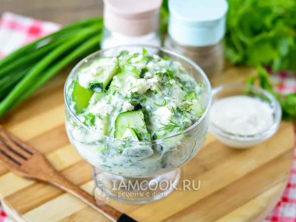 Фото блюда: Салат из творога с огурцом и зеленью