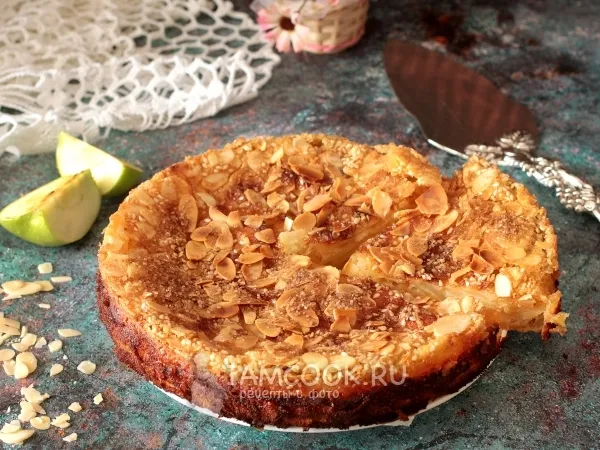Фото готового блюда: Нежный яблочный пирог с хрустящей корочкой