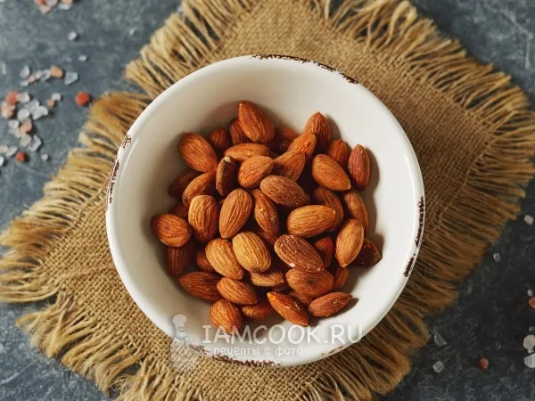 Фото блюда: Жареный миндаль в сковороде