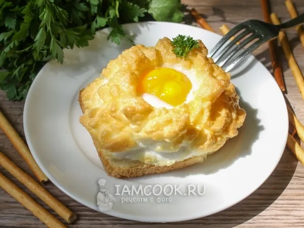 Фото готового блюда: Воздушная яичница