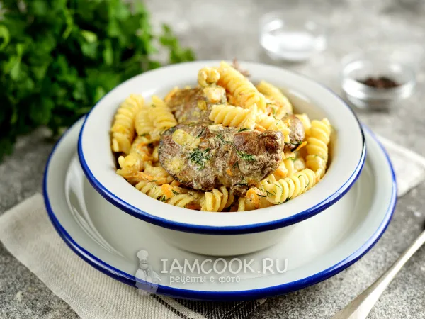 Фото блюда: Куриная печень с макаронами на сковороде