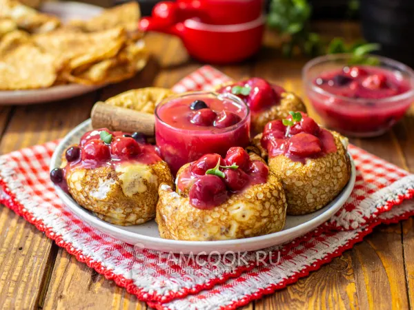 Фото блюда: Блины с вишней и творожным сыром