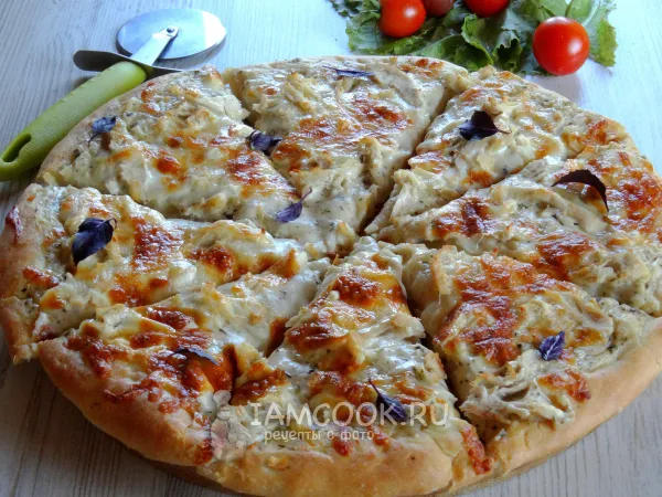 Фото блюда: Пицца с курицей и белым соусом