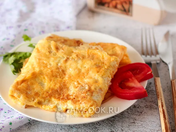 Фото готового блюда: Омлет на лаваше с сыром и помидором