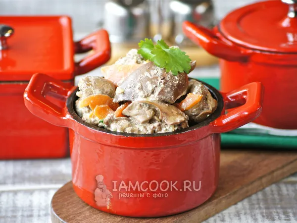 Фото готового блюда: Куриная печень в горшочках в духовке