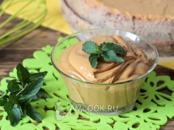 Фото готового блюда: Крем из вареной сгущенки и сливочного масла