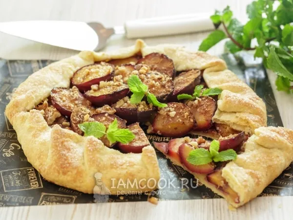 Фото готового блюда: Галета со сливами и грецкими орехами