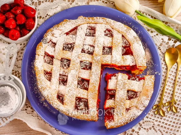 Фото готового блюда: Кростата с вишней