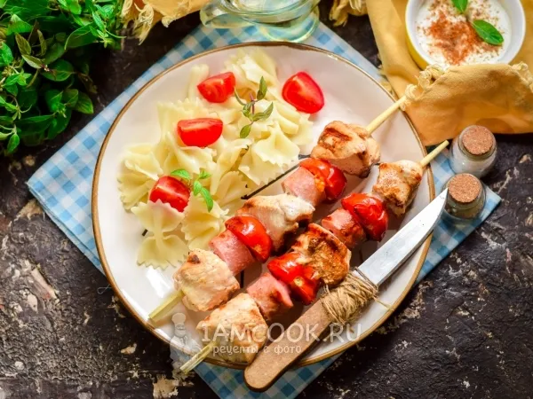 Фото блюда: Шашлык из курицы с сосисками в духовке