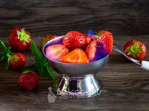 Фото блюда: Клубника фламбе