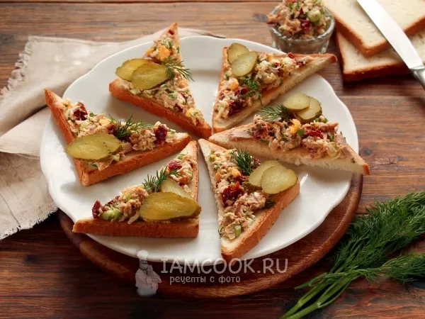 Фото блюда: Бутерброды с тунцом и сыром