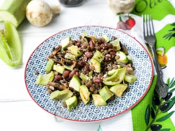 Фото готового блюда: Чечевица с фасолью и печеными овощами