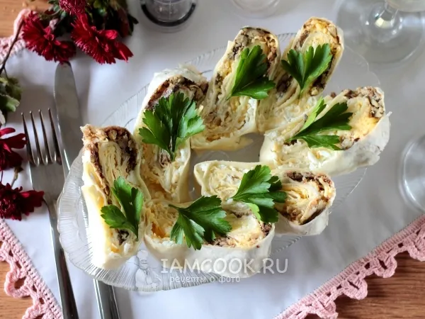 Фото блюда: Рулет из лаваша со шпротами