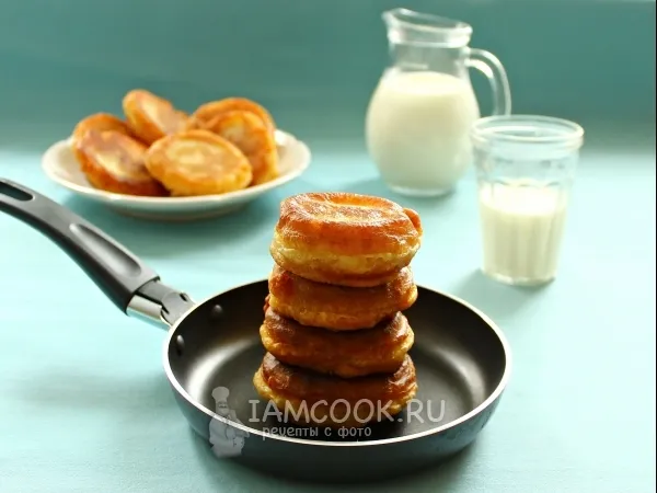 Фото готового блюда: Пышные оладьи на воде без дрожжей