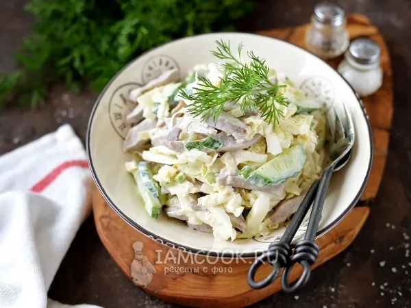 Фото блюда: Салат из свиного языка с огурцом и зеленью