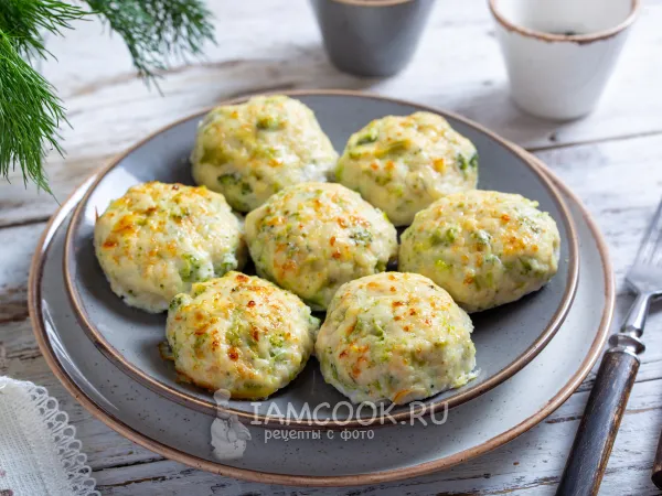 Фото готового блюда: Куриные котлеты с брокколи в духовке